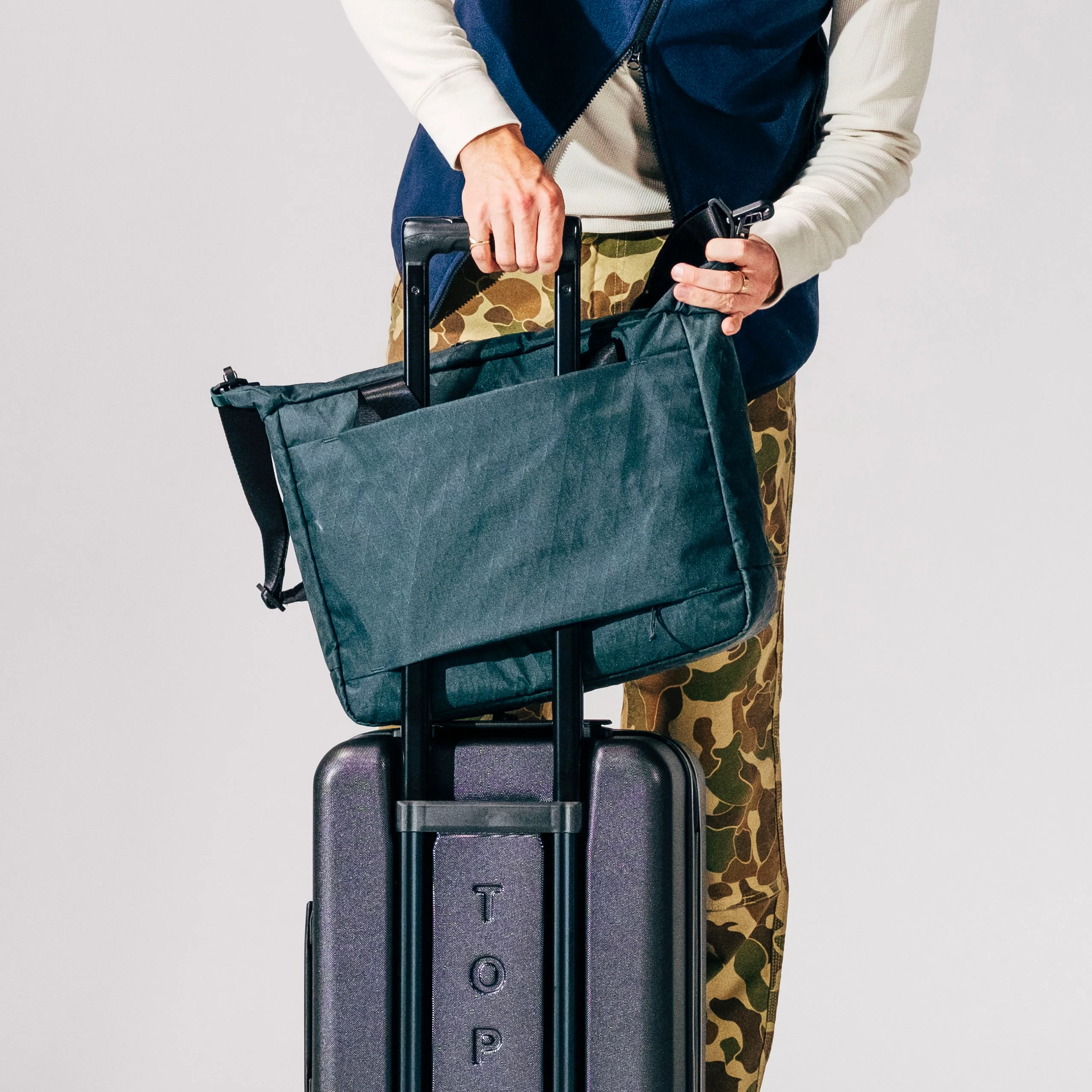Global Pro Travel Tote - Image 9